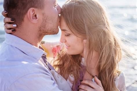 Poljubljanje, če je dobra kemija Spolni zmenki Bomi